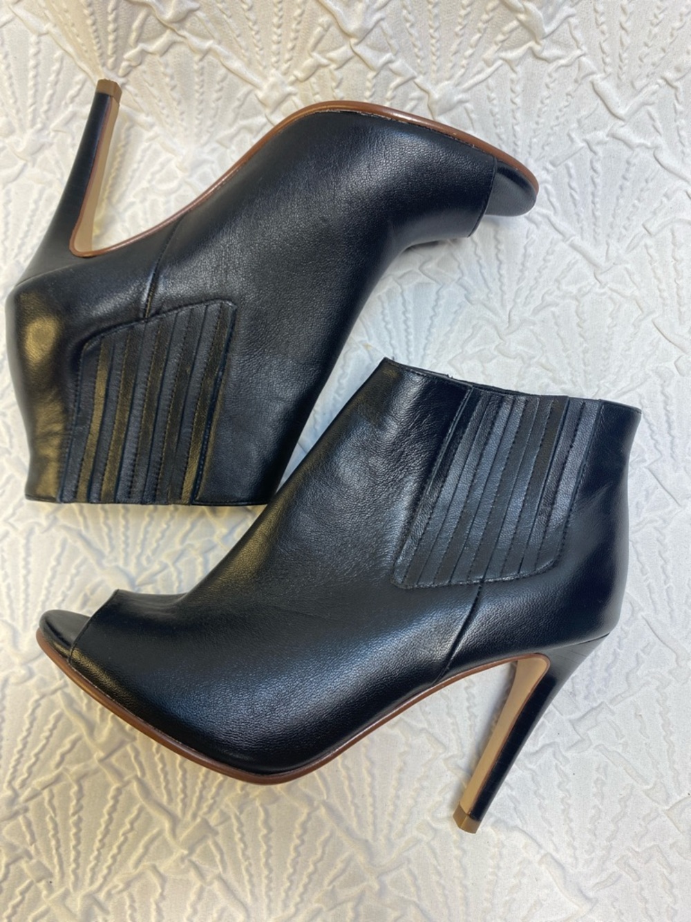 Halogen size 6M Black Leather Peep-Toe Stiletto Ankle Booties dressy stretch - Picture 5 of 12